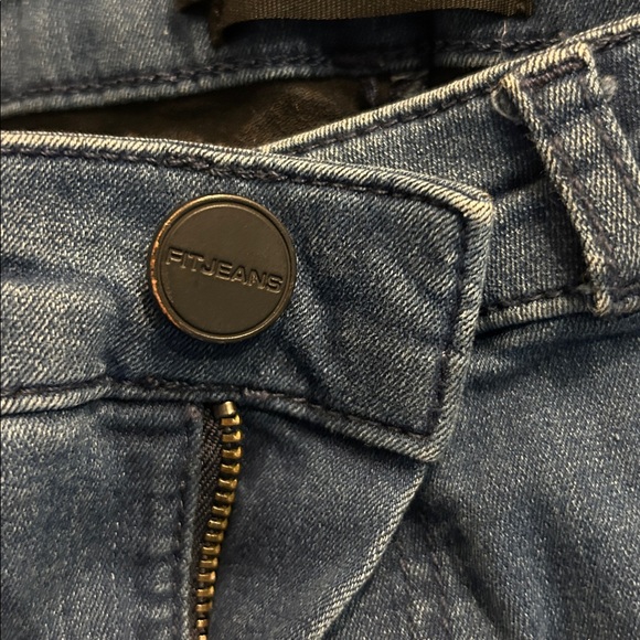 Fit Jeans - Picture 7 of 9